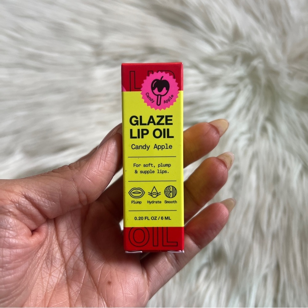 iNNBEAUTY PROJECT Glaze Lip Oil in Candy Apple Red